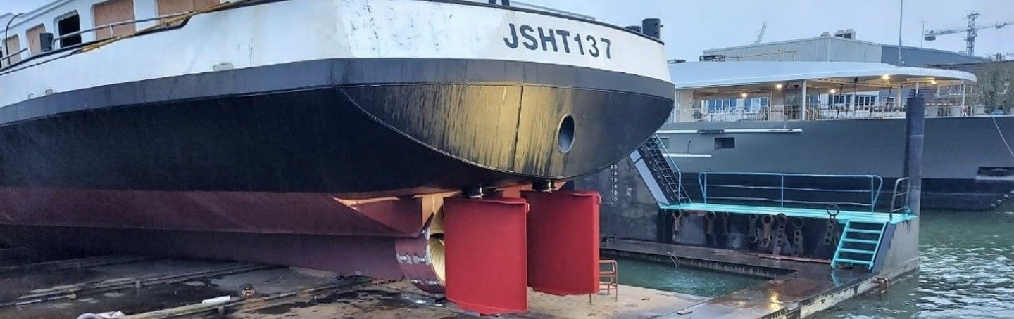 Motortankschip Maasvallei uitgerust met van der Velden HD roeren